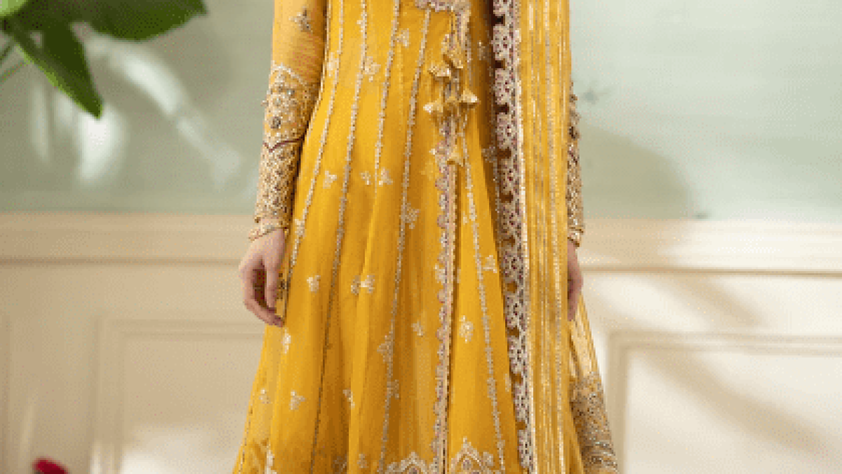 Pakistani Bridal Mehndi Dresses by Zainab Chottani