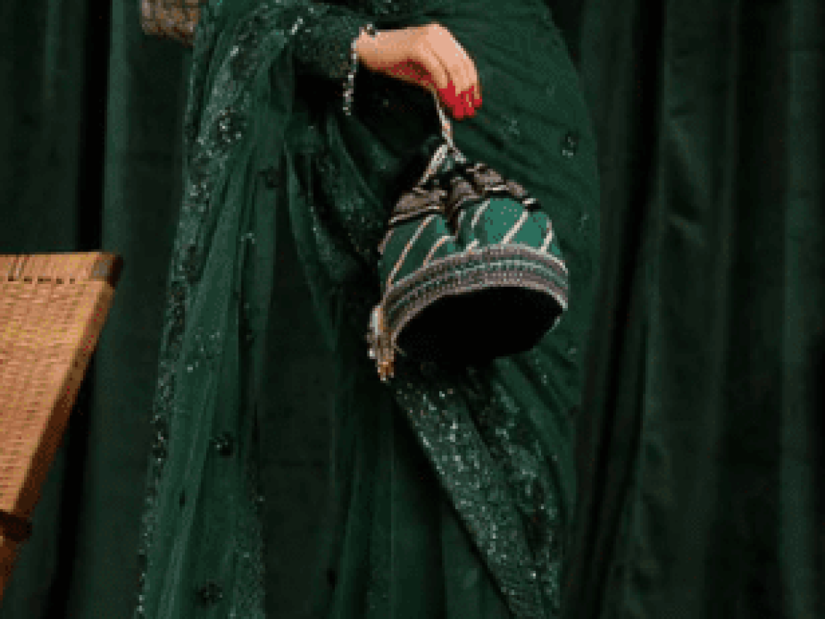Bottle Green Saree Latest Wedding Collection 2024 - Salai Karai Bottle Green Saree Latest Wedding Collection 2024 - Salai Karai