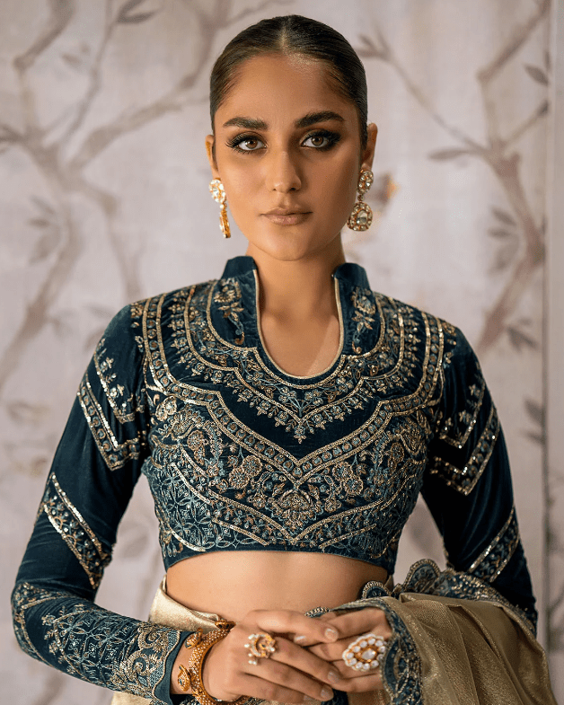 Alternative view of Velvet Gold Wedding Collection Saree 2023