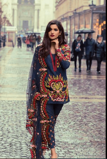 Alternative view of luxury embroidered lawn collection 4